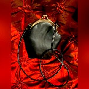 Little Black Crossbody Kiss Lock Purse 
8”x7”x2”